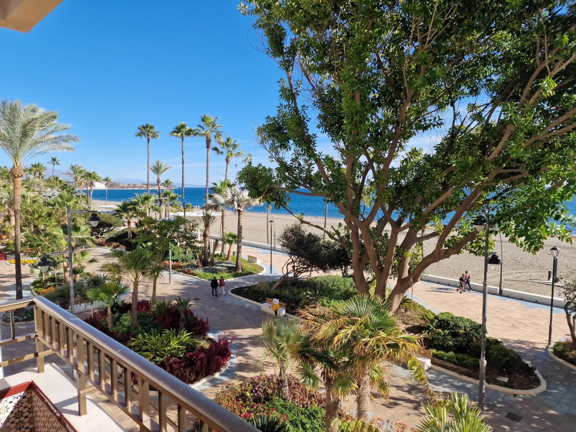 Estepona Playa Exterior photo